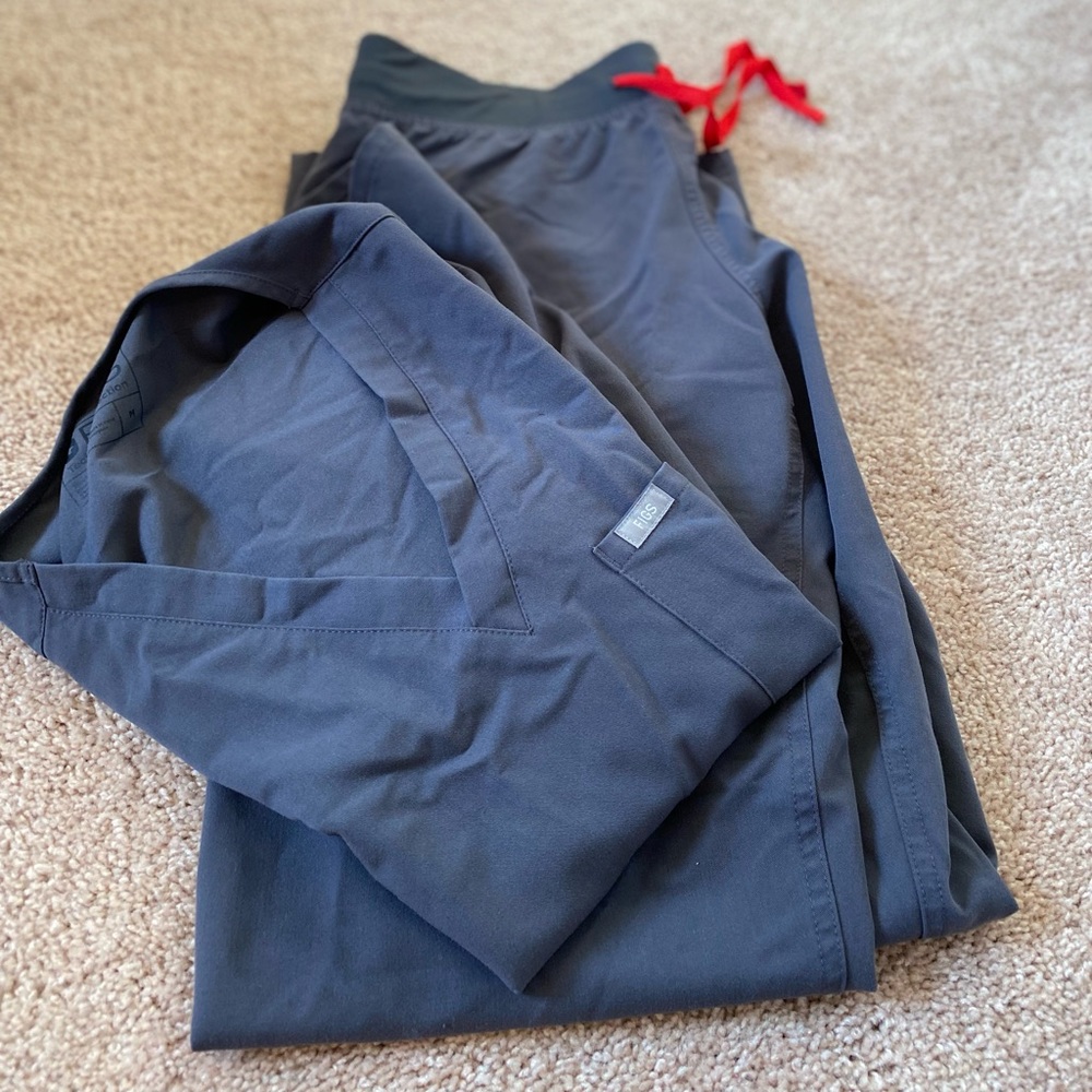Charcoal figs scrubs size M